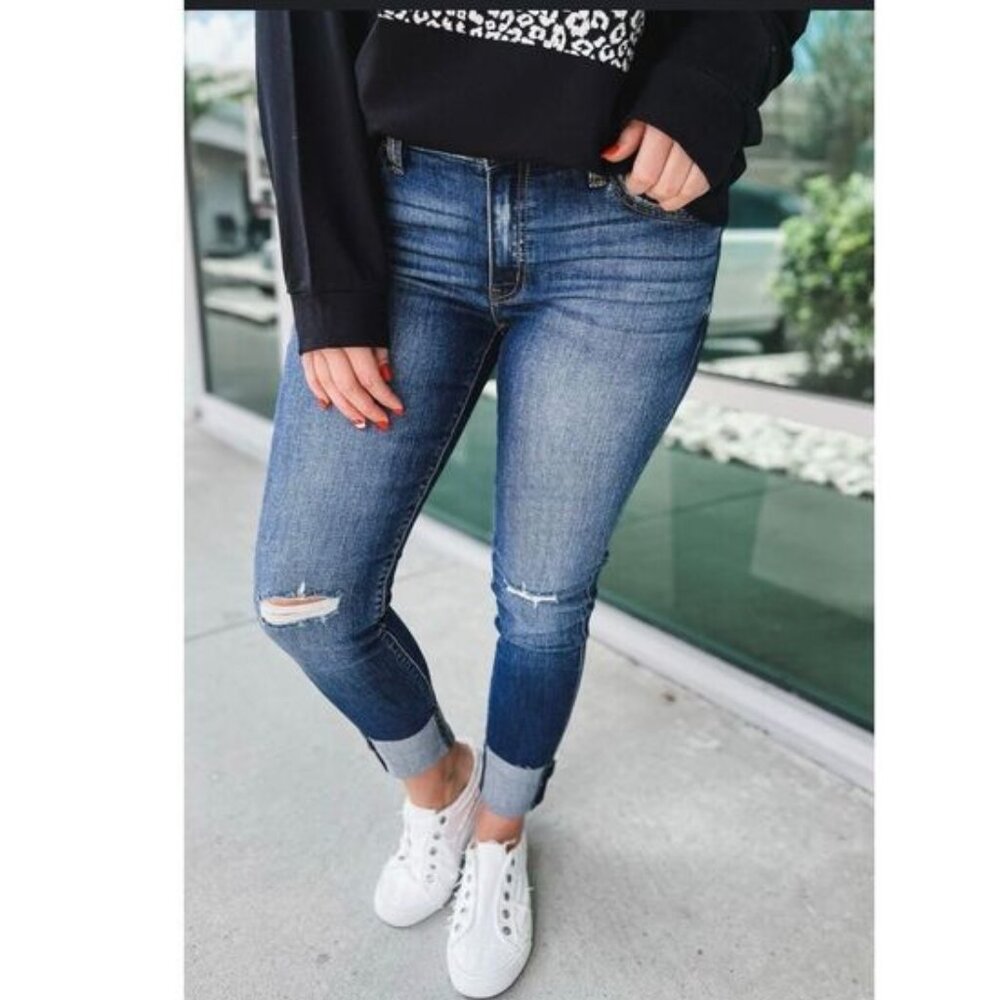 Kancan Medium Wash Distressed Skinny Jeans Midrise Size 5 or 26 Classic 5 Pocket